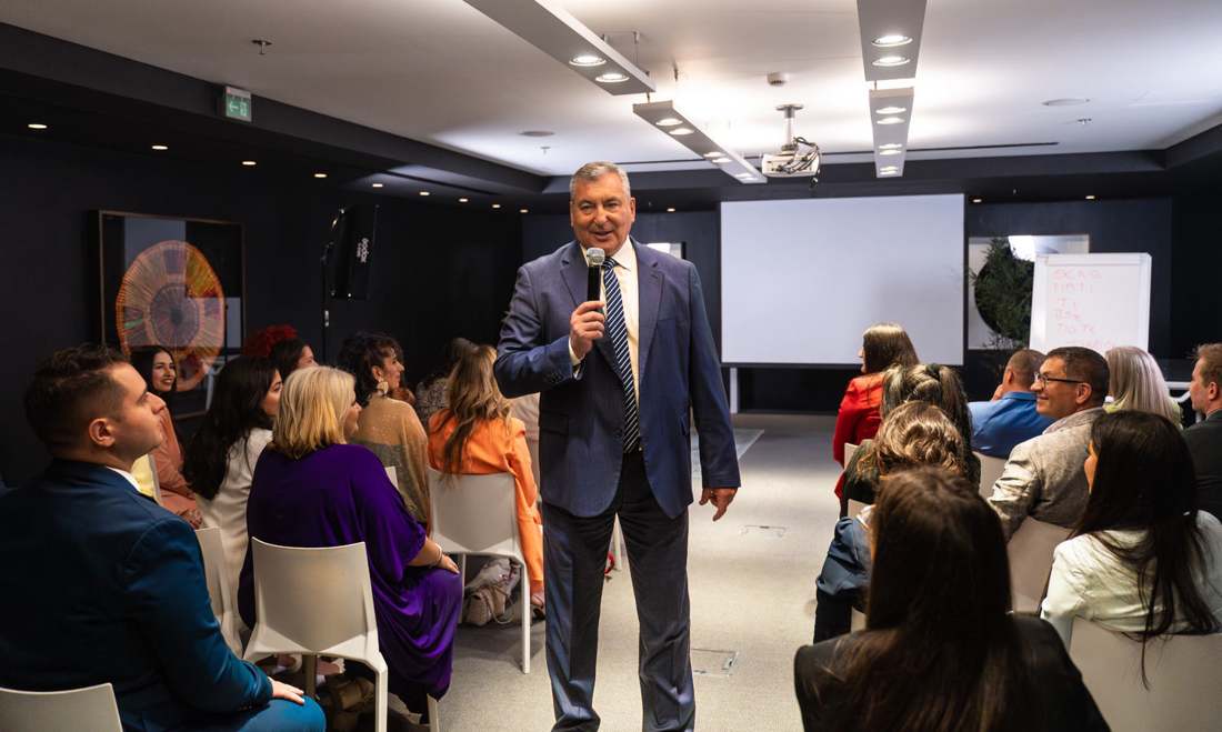 Panayotis Vlahos, sales training